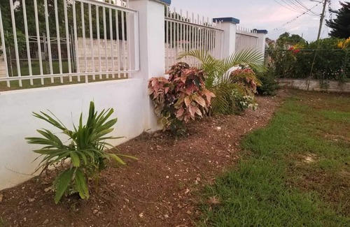 Savanna la Mar House | “Something Blue”nEntire property in Westmoreland, Jamaica nCozy 3 bedroom home