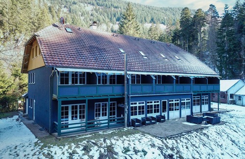 Elzach House | Somewhere ELZ large vacation resort just for your group!