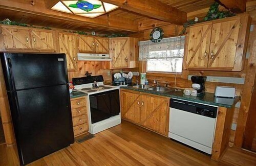Gatlinburg - Pigeon Forge Cabin | Somewhere in Time cabin with Mountain Views