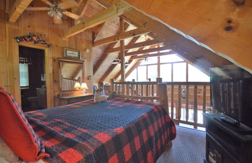 Gatlinburg - Pigeon Forge Cabin | Somewhere in Time cabin with Mountain Views