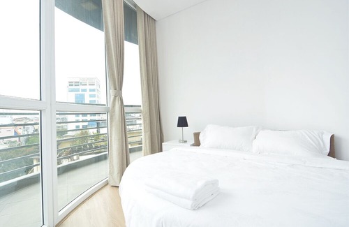Nguyen Thai Binh Apartment | Son & Henry - FI1- Spacious 2BR Apartment, CBD, Rooftop Pool and Sky Bar