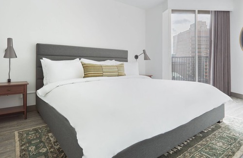 Logan Square Apartment | Sonder at The Terrace | One Bedroom Apartment w/ Balcony Parkway View