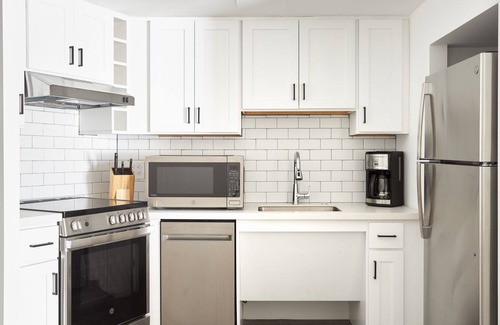 Logan Square Apartment | Sonder at The Terrace | Accessible One-Bedroom Apartment w/ Roll-In Shower