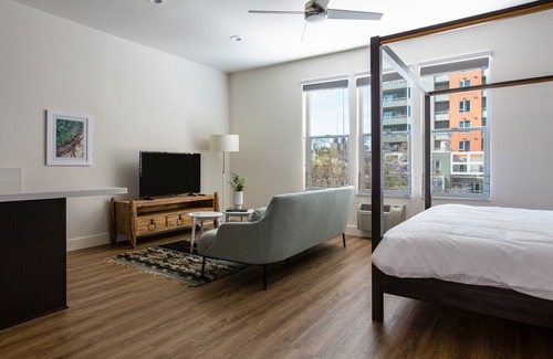 Downtown San Diego Apartment | Sonder | State Suites | Vibrant Studio