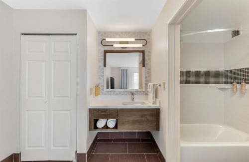 Gateway Hotel | Sonesta ES Suites Austin The Domain Area - Newly Renovated