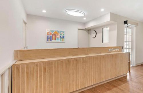 Linthicum Heights Hotel | Sonesta Simply Suites Baltimore BWI Airport