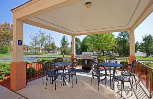 Somerset Hotel | Sonesta Simply Suites Somerset