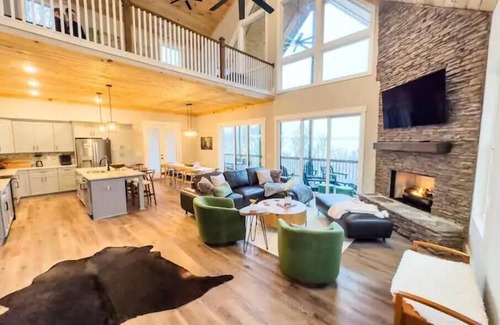 Ranger Cabin | Songbird Chalet Luxe Mountain Retreat with Views and Game Room