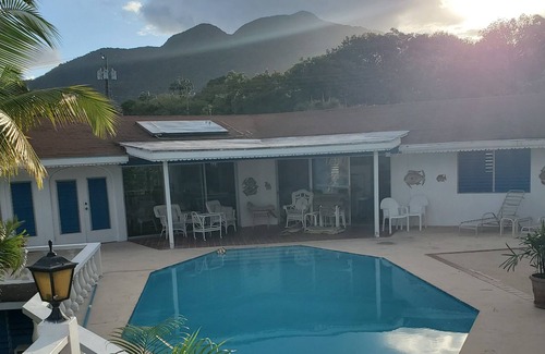 Old Towne Villa | Sonido Del Mar, Island Retreat, 9 minute walk to the beach
