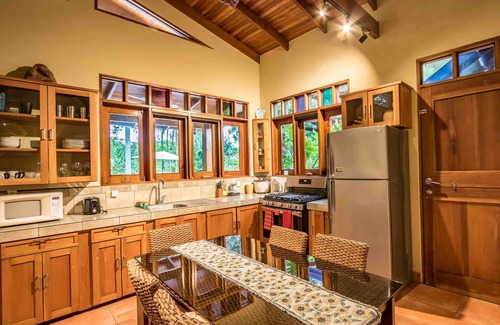 Jaco Villa | Sonidos Del Mar - Tropical Garden Villa