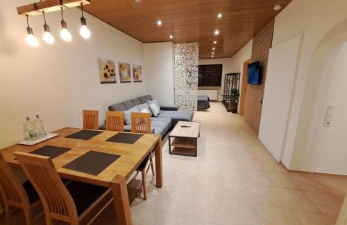 Bexbach Apartment | Sonnen 1 - Erdgeschoss-Wohnung mit Arbeitszimmer und Parkplatz