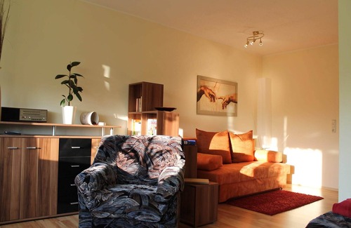 Heiligenhagen Apartment | Sonnige Ferienwohnung am Wald/Büdnerreihe