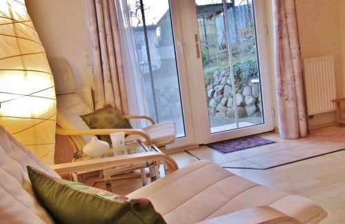 Thiessow Apartment | Sonnige FeWo in Klein Zicker nur