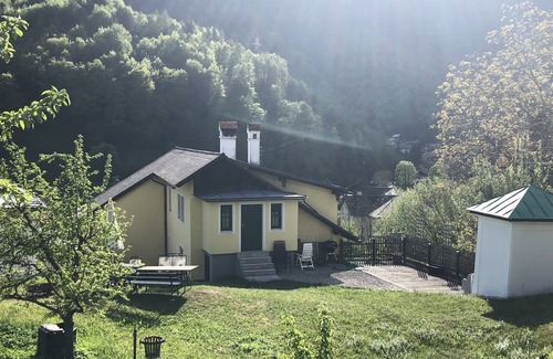Ebensee House | Sonnstein house on the south shore of Lake Traunsee in Ebensee