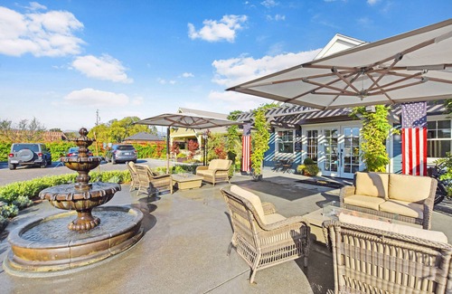 Sonoma House | Sonoma Bungalow Studio Suite 6 is located just steps from Historic Sonoma Plaza