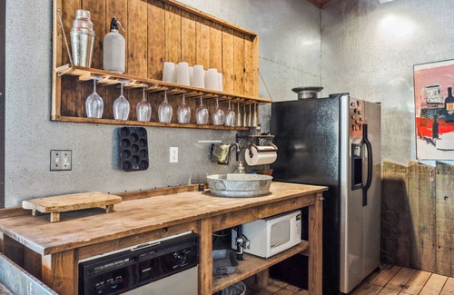 Sonoma Other | Sonoma Farmhouse 6 private acres; 5 King Suites, plus Barn, Pool, Bocce & HotTub