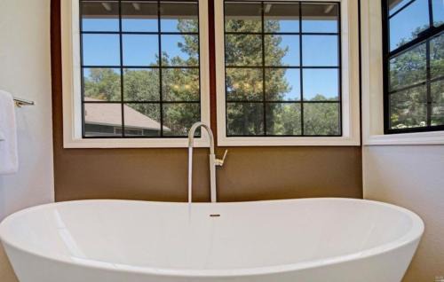 Sonoma House | Sonoma Hideaway 3BD 2,5 BATH, Beautiful Patio and Garden