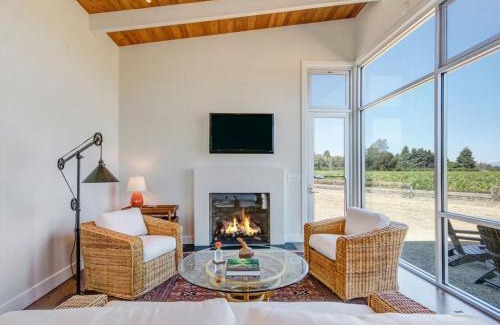 Vineburg House | Sonoma-Napa Wine Country Retreat Surrounded By Vineyards, Views, & Privacy