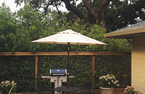 Santa Rosa Cottage | Sonoma Rosso: Poolside Luxury for 2