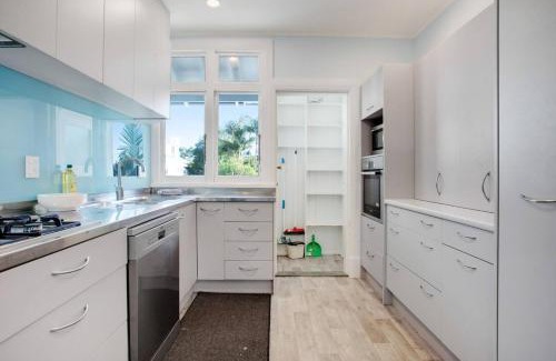 Mount Eden House | Soothe Serenity Mt Eden Villa with Parking