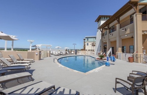 Marble Falls Condo | 🌟Soothe Your Spirit At Radiant Resort🌟 2BD, 2BATH, Riverview Pool & Hot Tub!