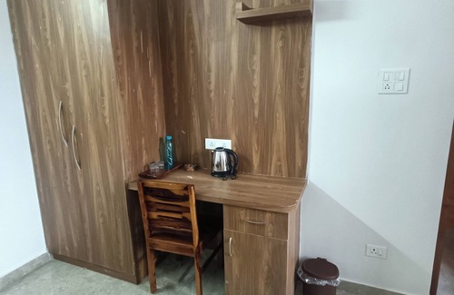 Kumharsain House | Soothing 3-bedroom in Narkanda.nNestled in the middle of Apple Orchards