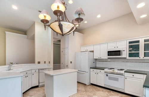 Provincetowne House | Soothing 4-bedroom house with AC in charming Charlotte
