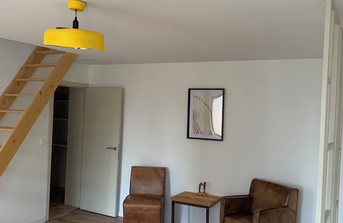 Ronse House | Soothing 7-bedroom house with WiFi in Ronse.