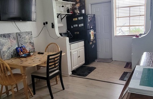 Northeast Miami Apartment | Soothing apartment 420 Friendly in Miami Beach