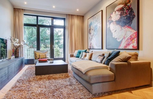 Oud-Zuid Apartment | Soothing apartment with WiFi in charming Amsterdam Oud Zuid