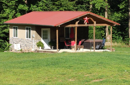 Conover Cabin | Soothing cabin with AC and a hot tub in charming Conover