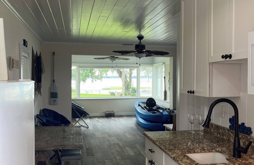 Candler Cottage | Soothing spring fed lakefront cottage with AC in charming Ocklawaha