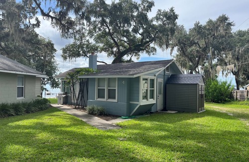 Candler Cottage | Soothing spring fed lakefront cottage with AC in charming Ocklawaha
