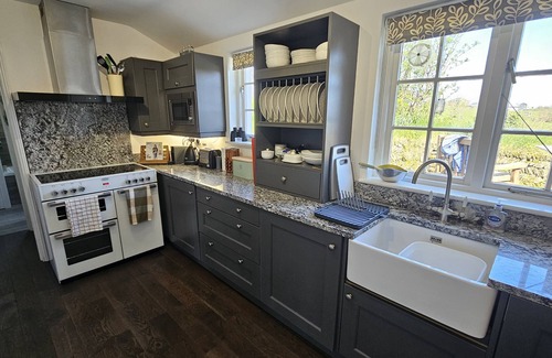 Philleigh Cottage | Sophie's Cottage - a cottage that sleeps 4 guests in 2 bedrooms