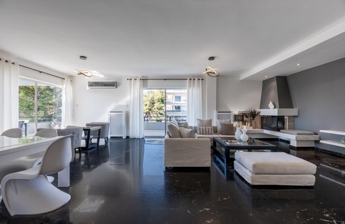 Glyfada Apartment | Sophisticated and spacious 3 bdrm apt in Glyfada center