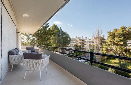 Glyfada Apartment | Sophisticated and spacious 3 bdrm apt in Glyfada center