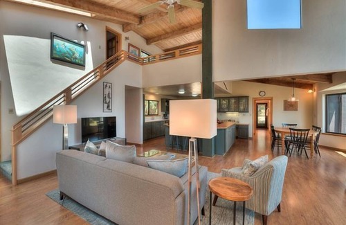 Sea Ranch House | Sophisticated Beach House near Walk On Beach