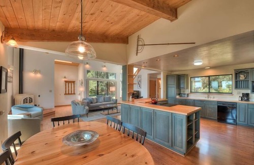 Sea Ranch House | Sophisticated Beach House near Walk On Beach