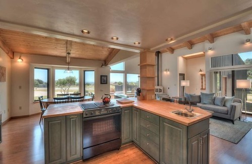 Sea Ranch House | Sophisticated Beach House near Walk On Beach