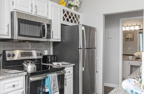Huntersville Apartment | Sophisticated Comfort/Hotel Inspired 2bd 1ba