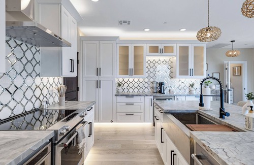 North Scottsdale House | Sophisticated Designer home w/MOUNTAIN views, hot tub, WiFi & Oversized Parking