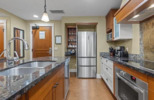Canmore Apartment | Sophisticated MTN 2 Bedroom Pool Hot Tub managed by Little Sister Getaways