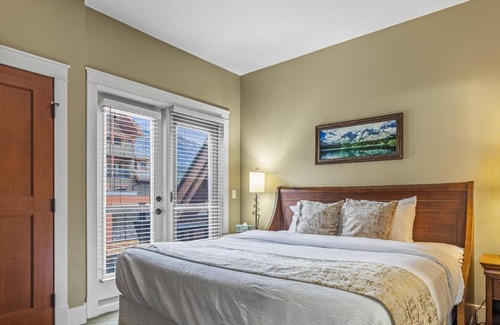 Canmore Apartment | Sophisticated MTN 2 Bedroom Pool Hot Tub managed by Little Sister Getaways