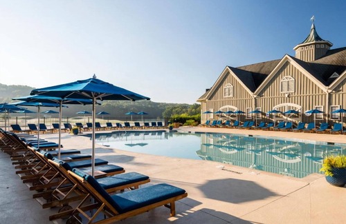 Mount Berry Hotel | Sophisticated Suite Ideal for Farm-to-Table Dining Experience 75!
