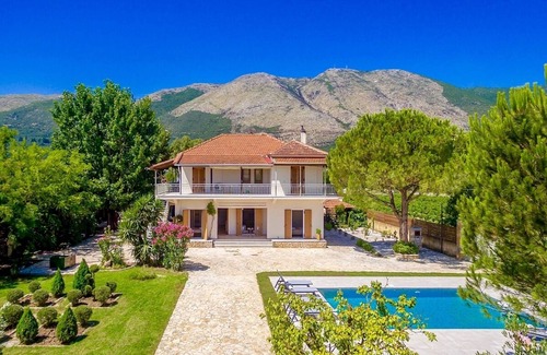 Pigadhakia Villa | Sophisticated Villa with A/C, Extensive Gardens, Private Pool, Close to Beautiful Sandy Beaches