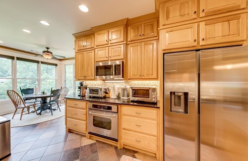 Demorest Cabin | Soque River Sanctuary – Scenic Retreat with River Access & Game Room
