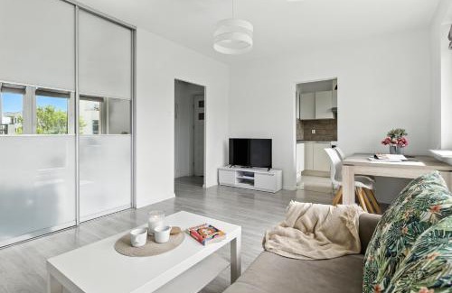 Ursus Apartment | Sosnowskiego by Solarento