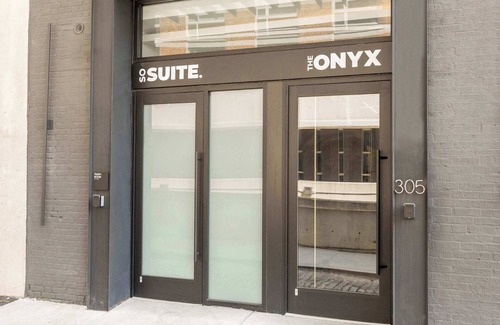 Logan Square Apartment | Sosuite | 1BR Apt w Roof Deck, Gym, Laundry