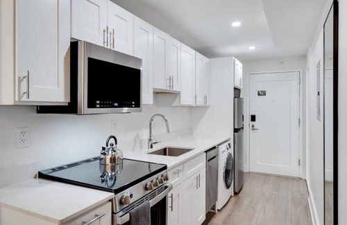 Center City East Apartment | Sosuite | 1BR Loft w Park View, W/D, Gym, Lounge