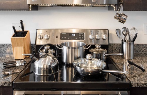West Poplar Apartment | Sosuite | 2BR Apt w W/D, Gym, On-Site Restaurant